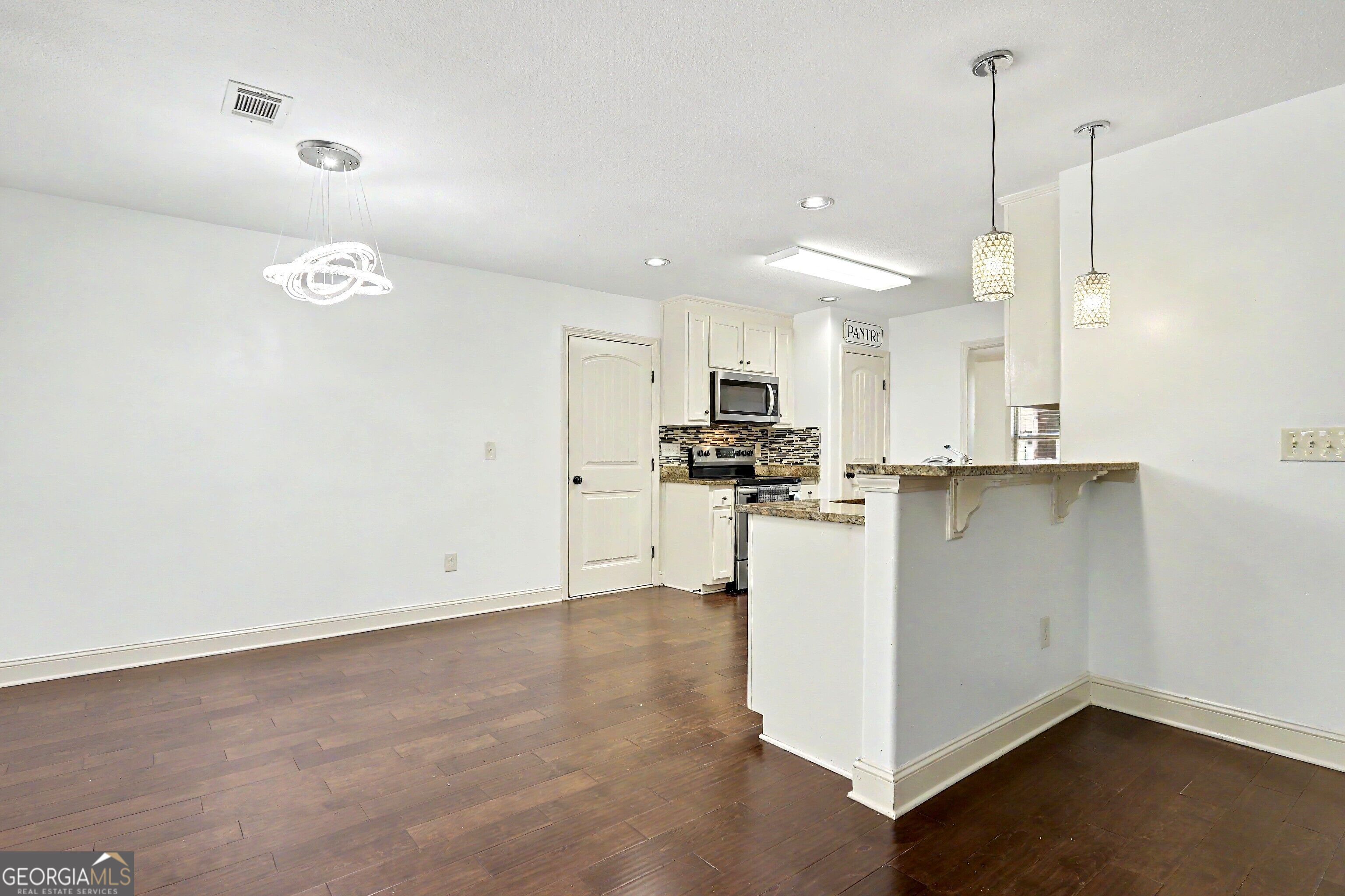 370 Emily Circle Property Photo 13