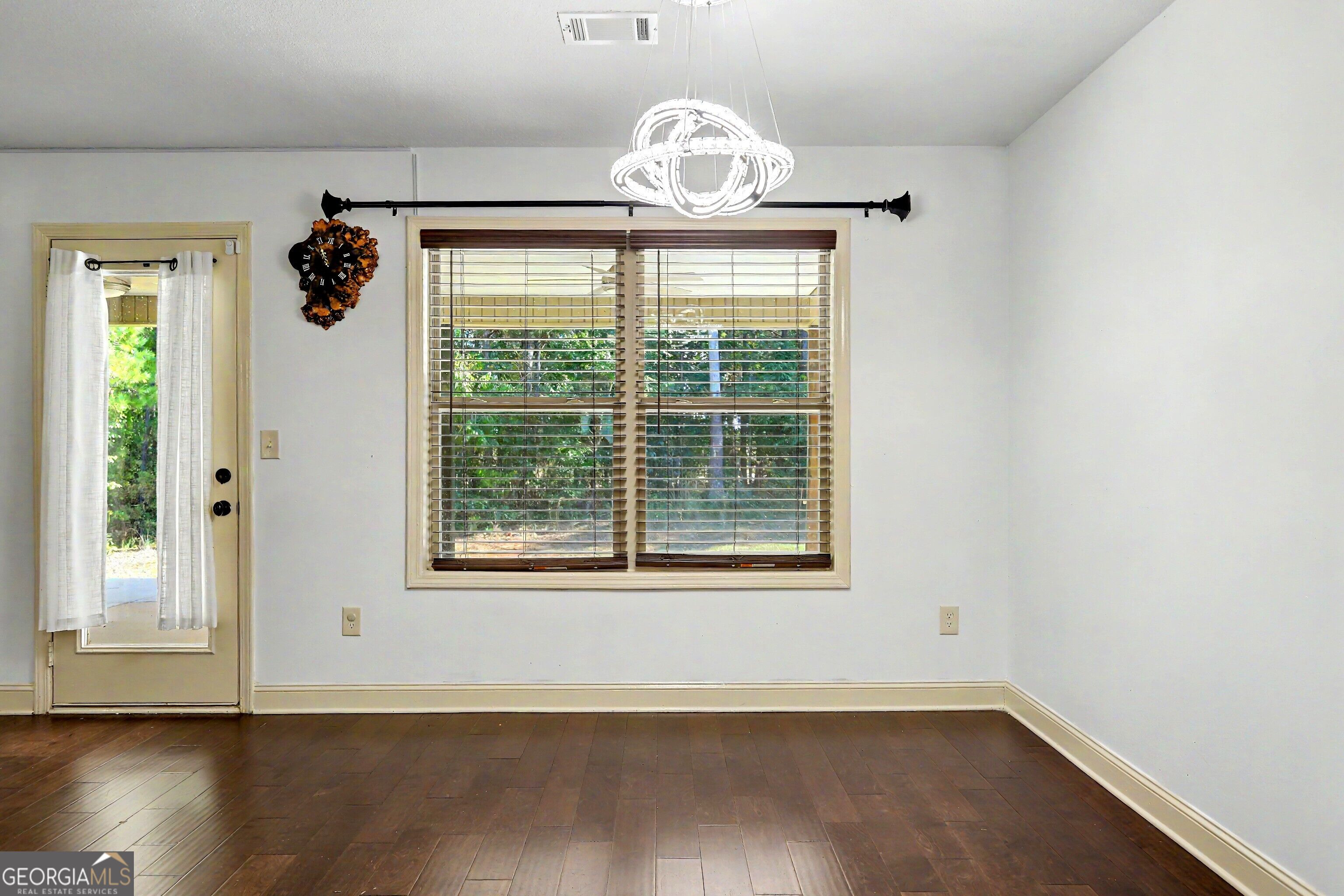 370 Emily Circle Property Photo 15