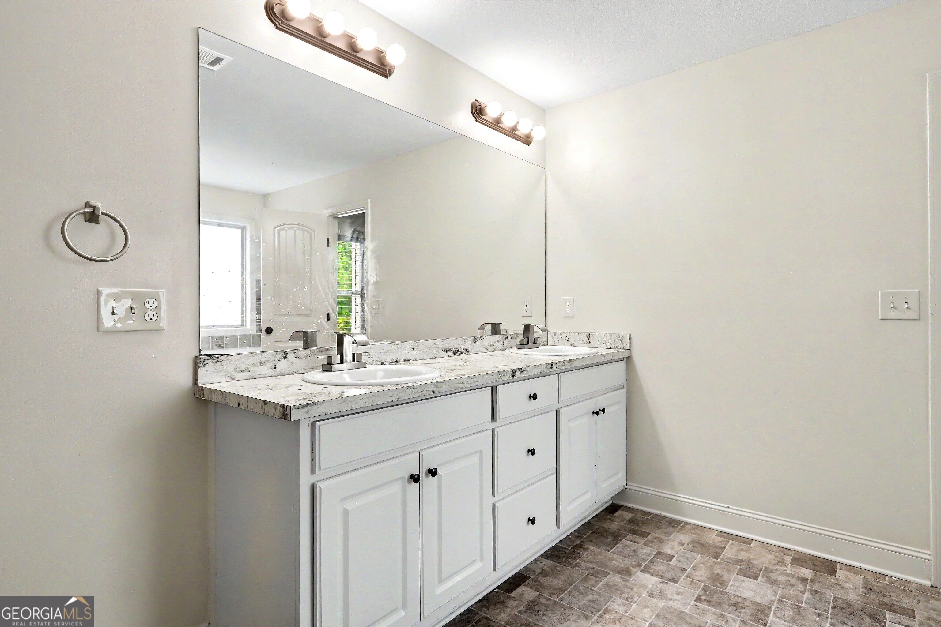 370 Emily Circle Property Photo 30