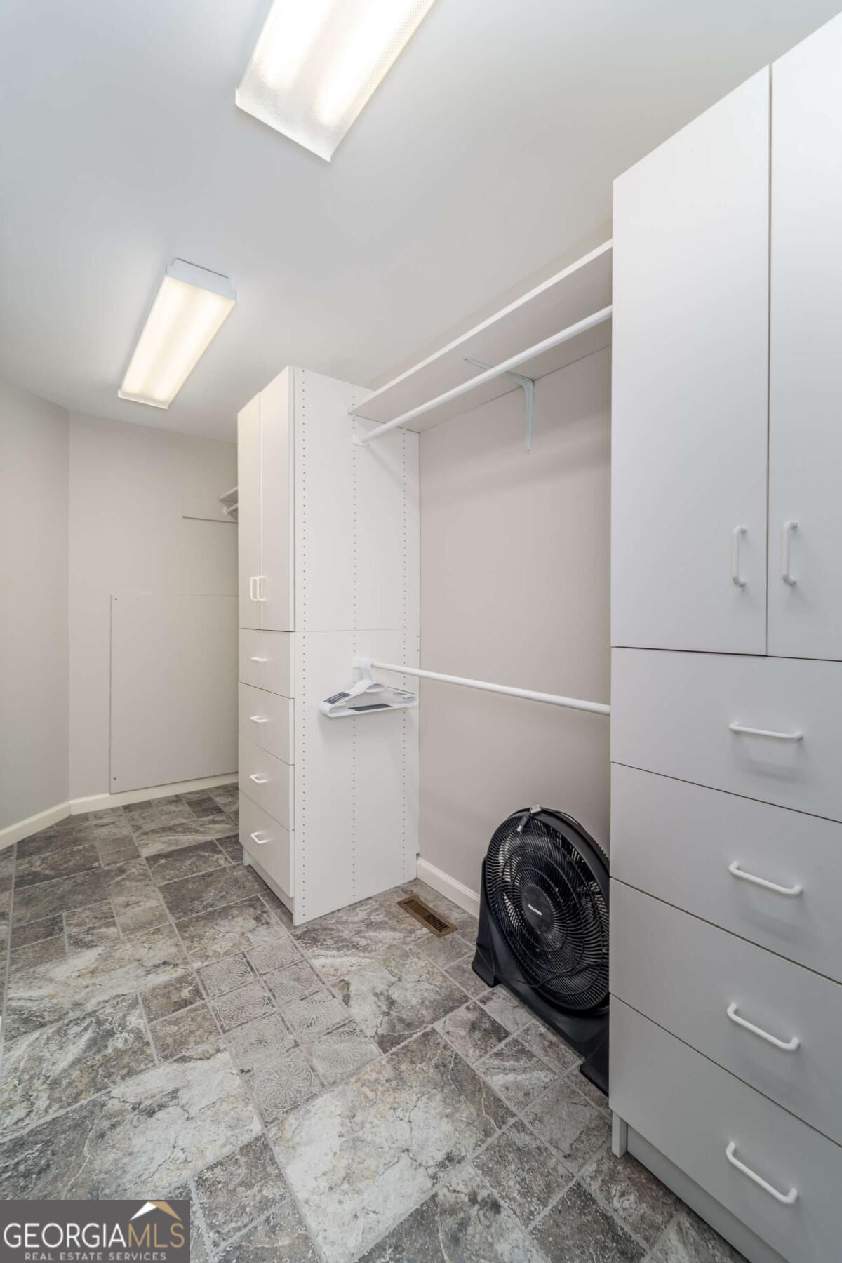 161 Greentree Drive Property Photo 43