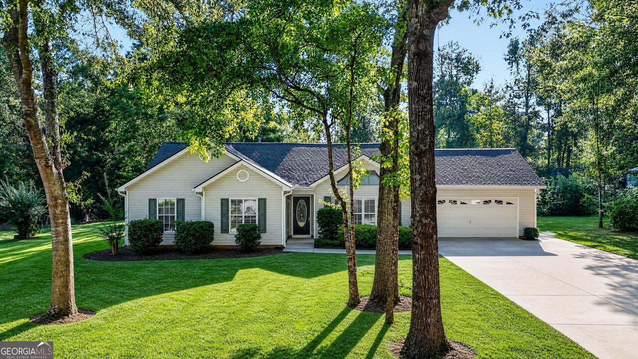 137 Suwanee Court Property Photo 1