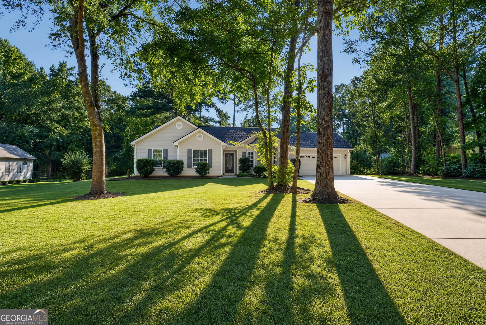 137 Suwanee Court Property Photo 2