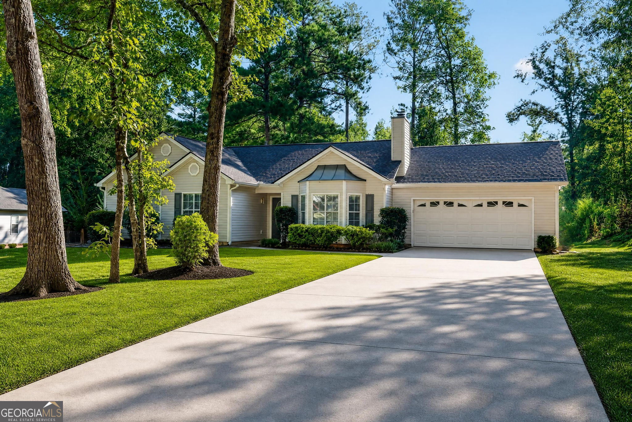 137 Suwanee Court Property Photo 3