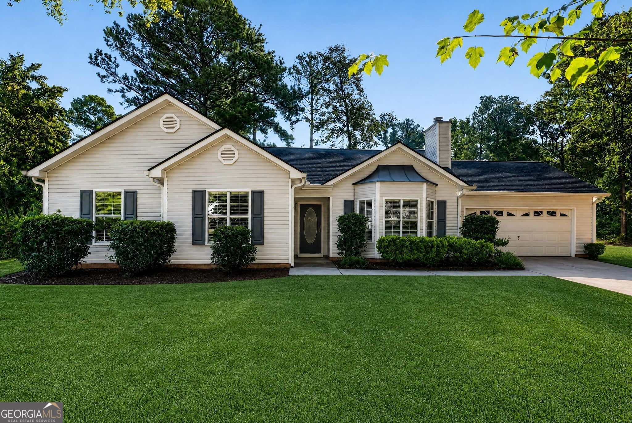 137 Suwanee Court Property Photo 4