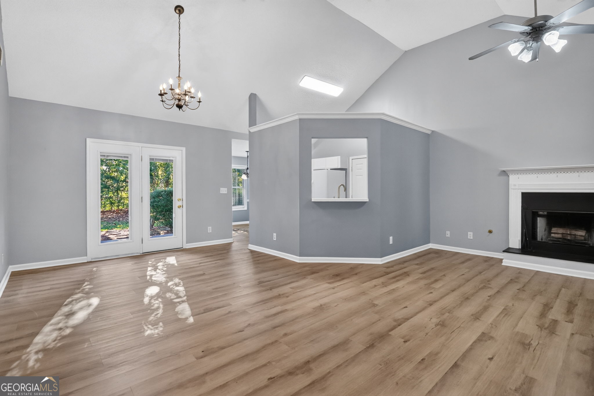 137 Suwanee Court Property Photo 6