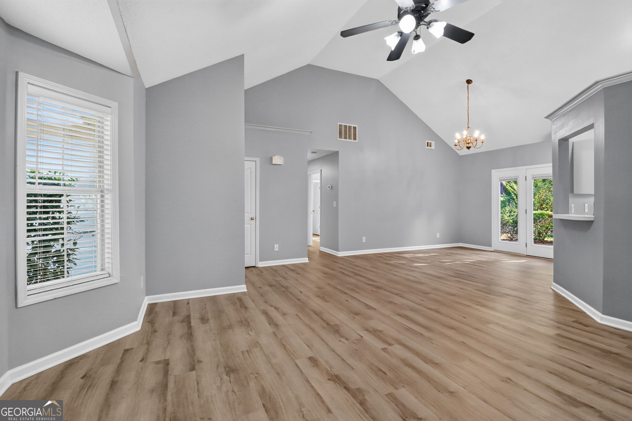 137 Suwanee Court Property Photo 10