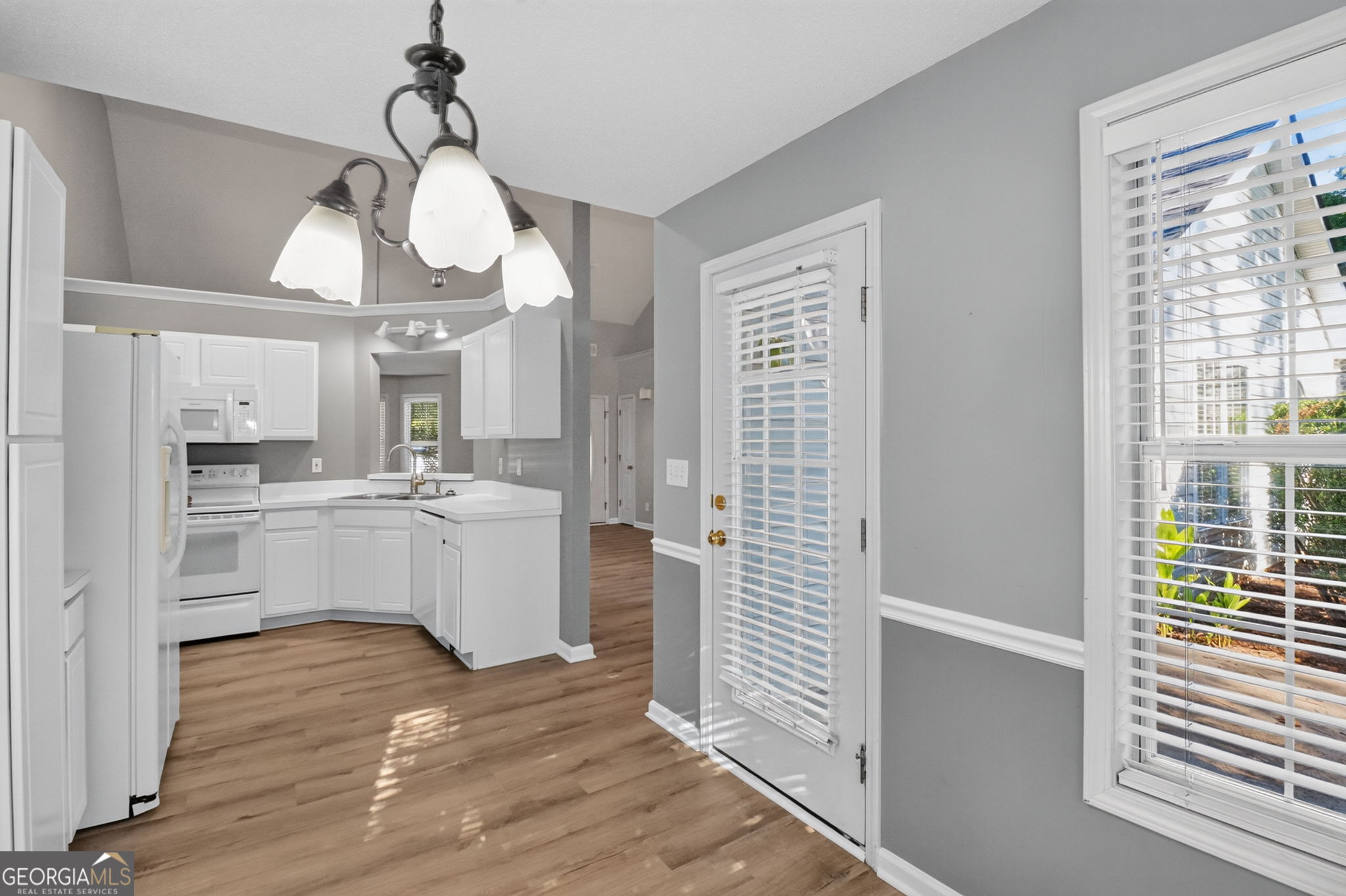 137 Suwanee Court Property Photo 15