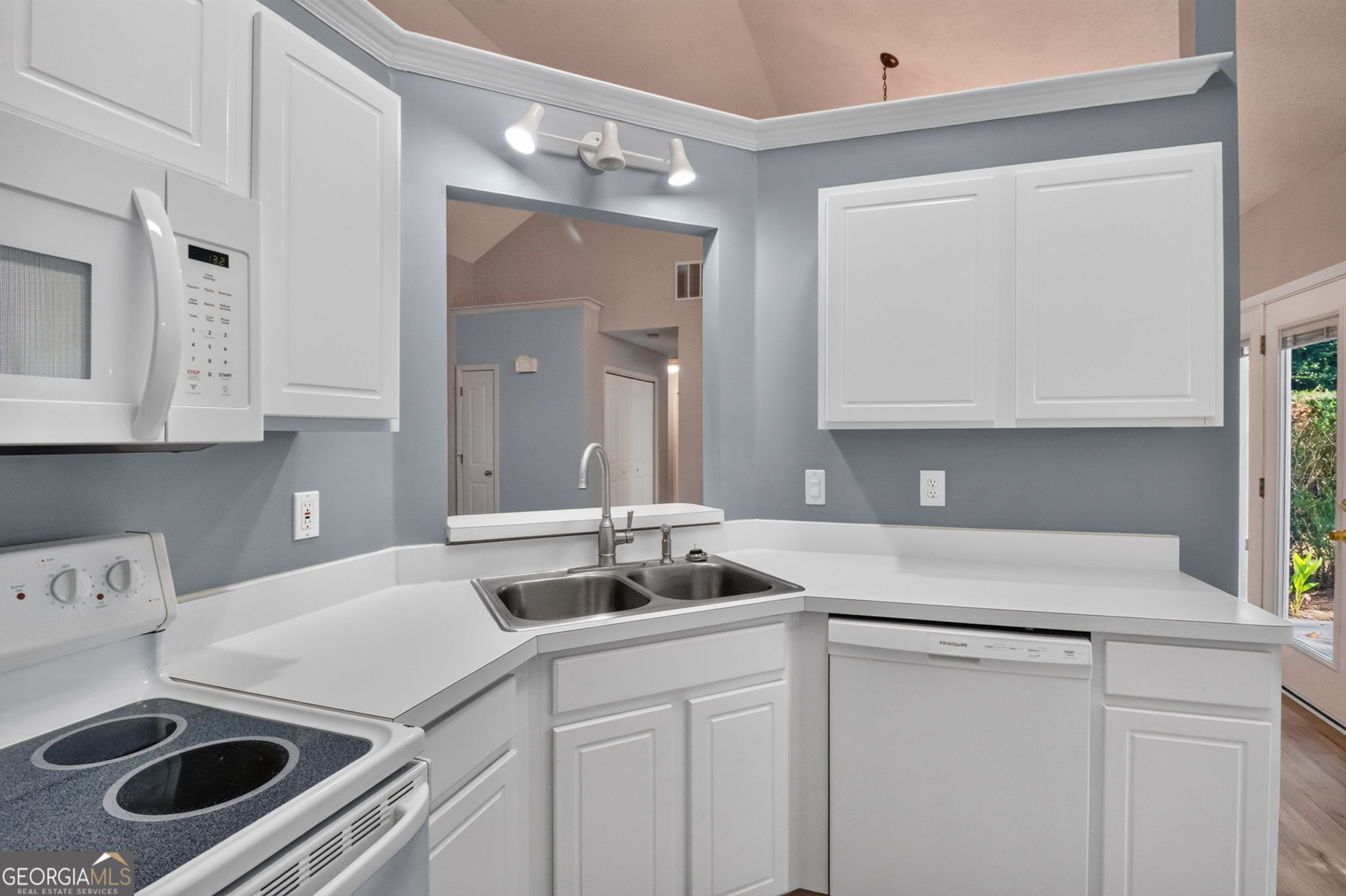 137 Suwanee Court Property Photo 16