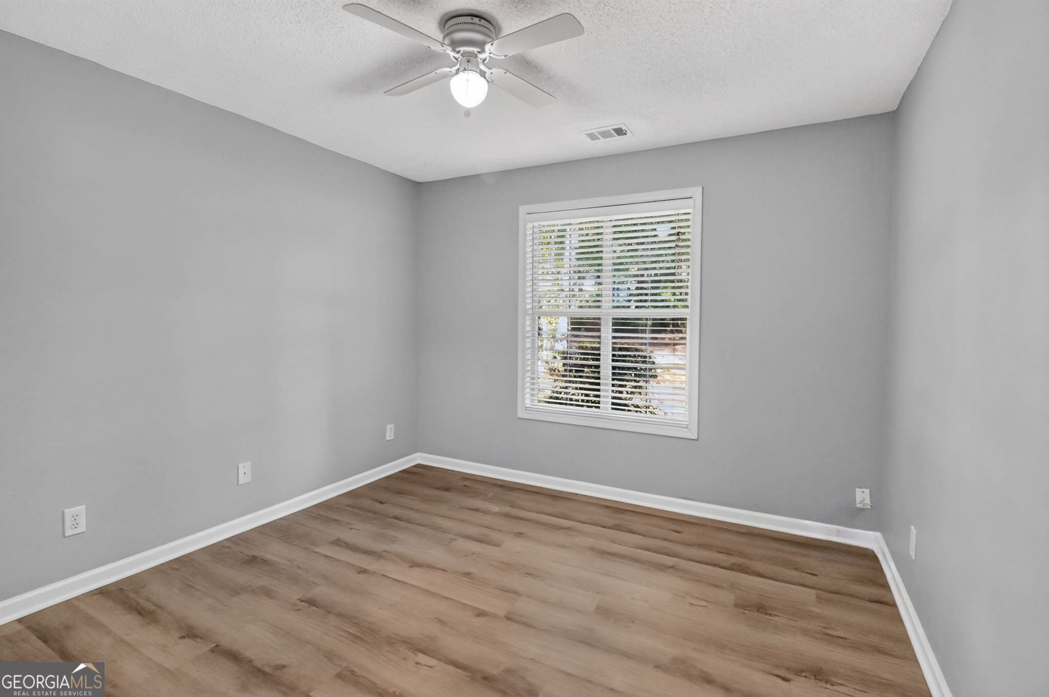 137 Suwanee Court Property Photo 27