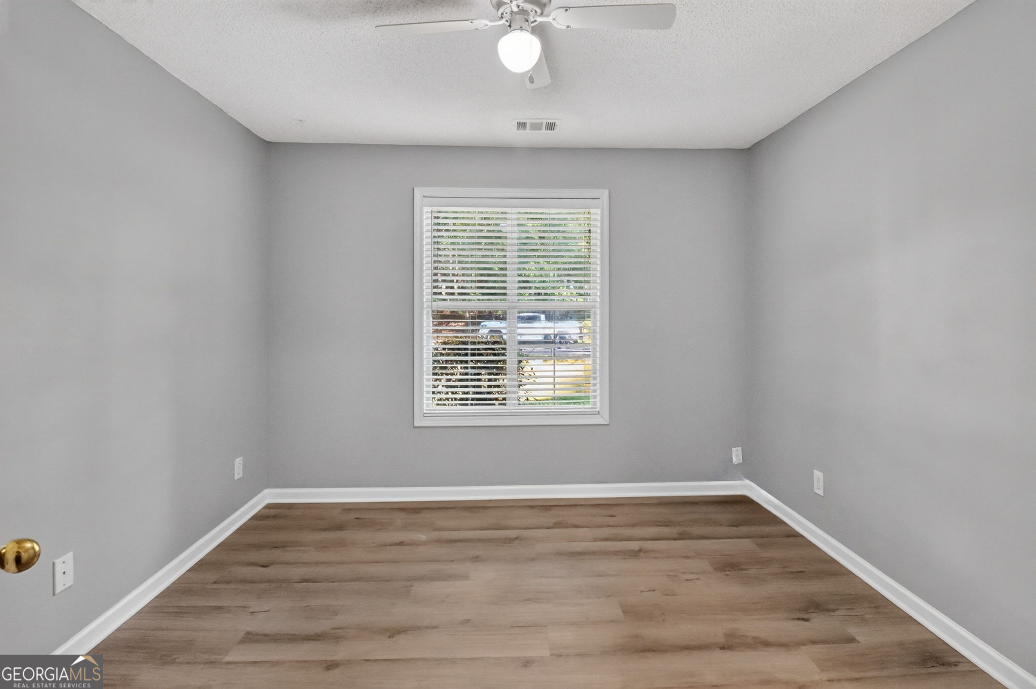 137 Suwanee Court Property Photo 28
