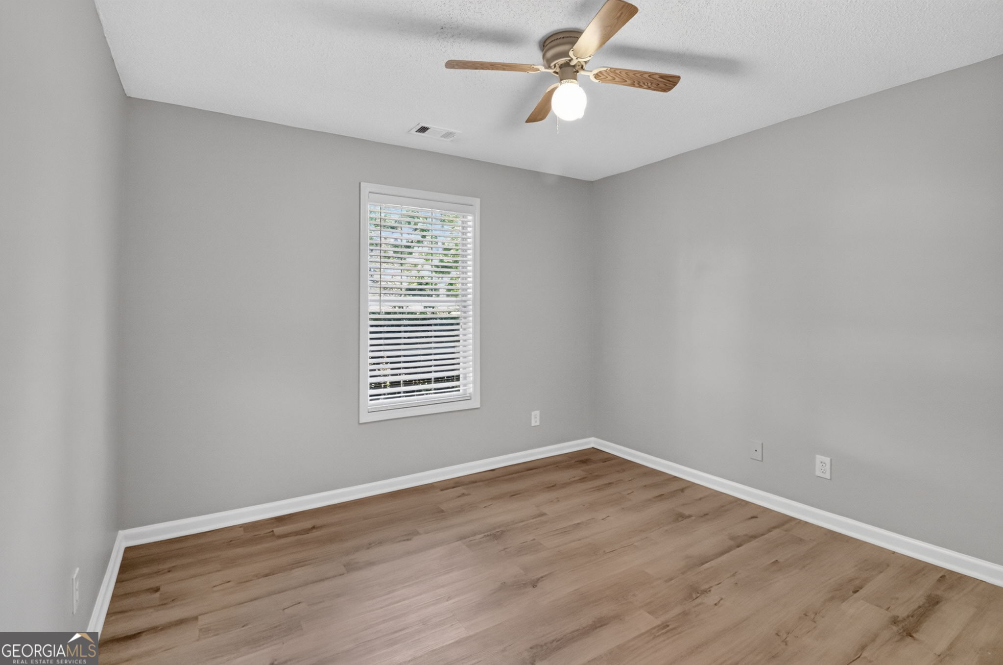 137 Suwanee Court Property Photo 29