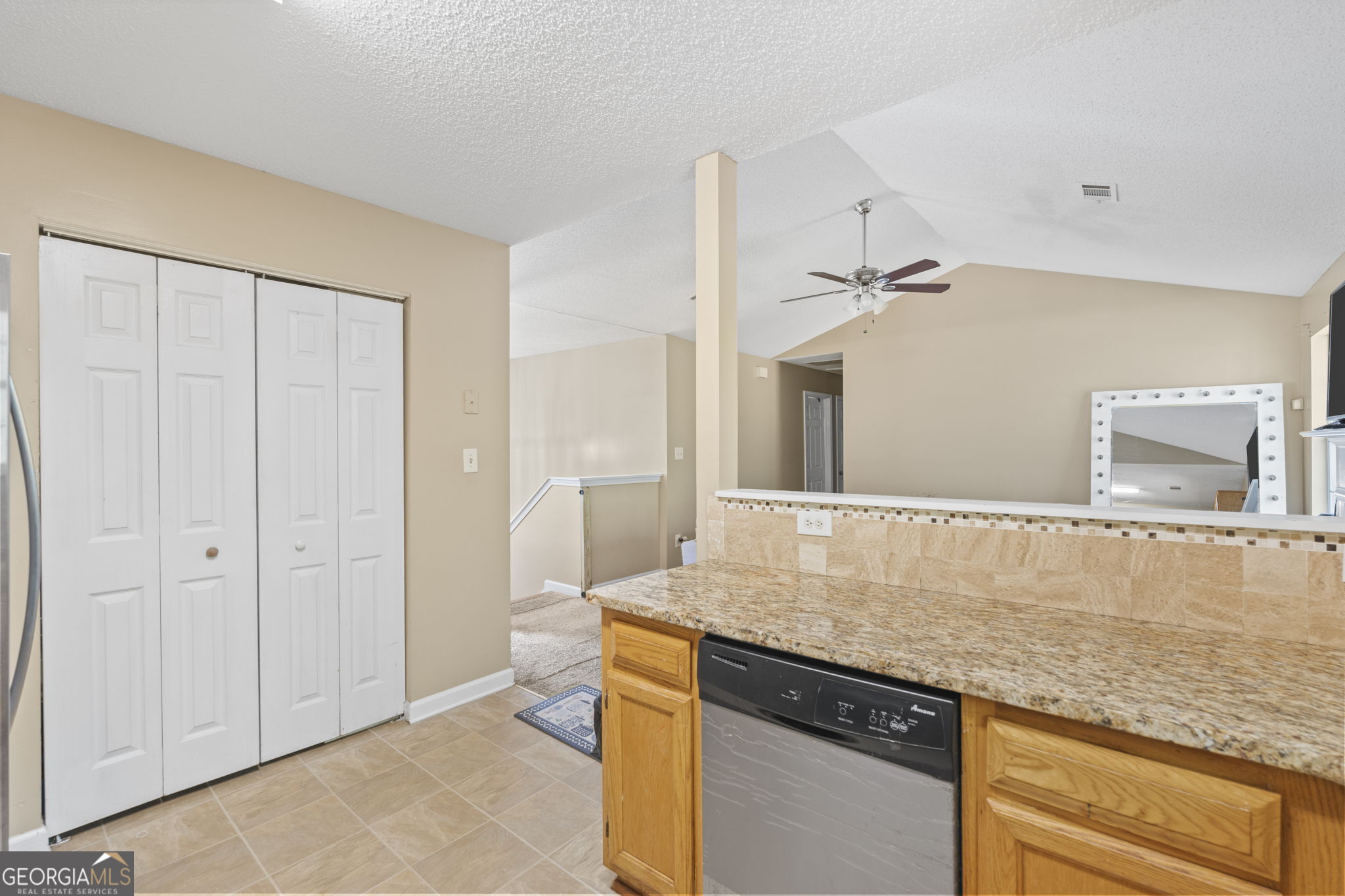 6880 Silver Maple Drive Property Photo 8