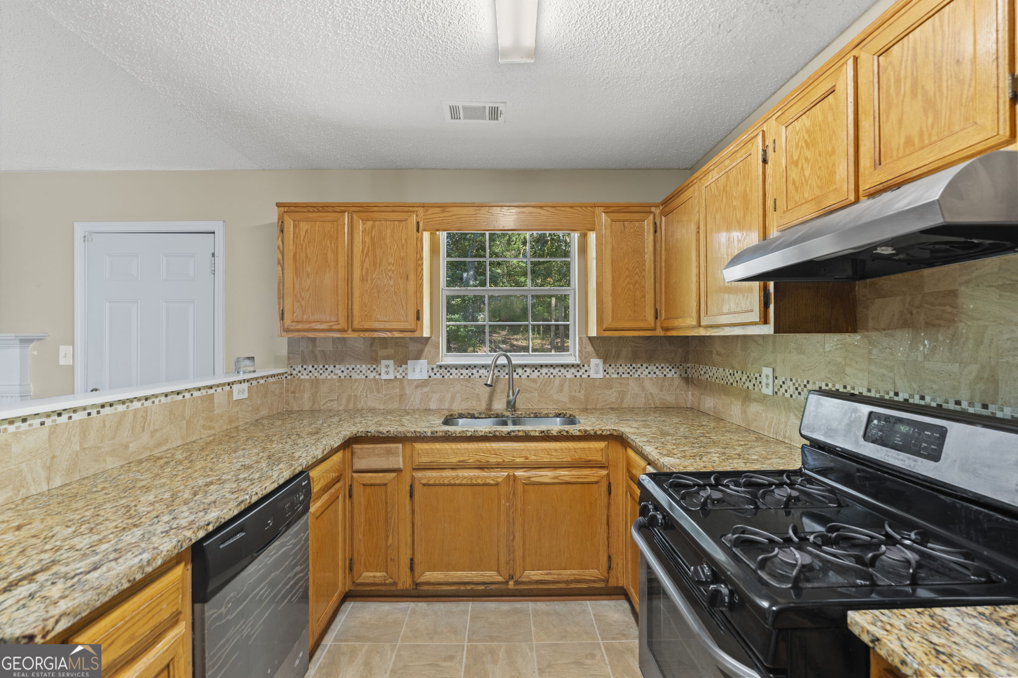 6880 Silver Maple Drive Property Photo 11