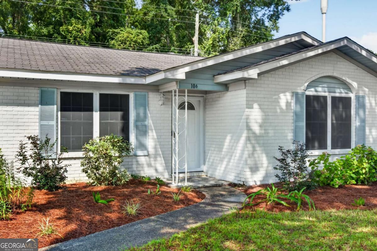 106 Greenbriar Drive Property Photo 2