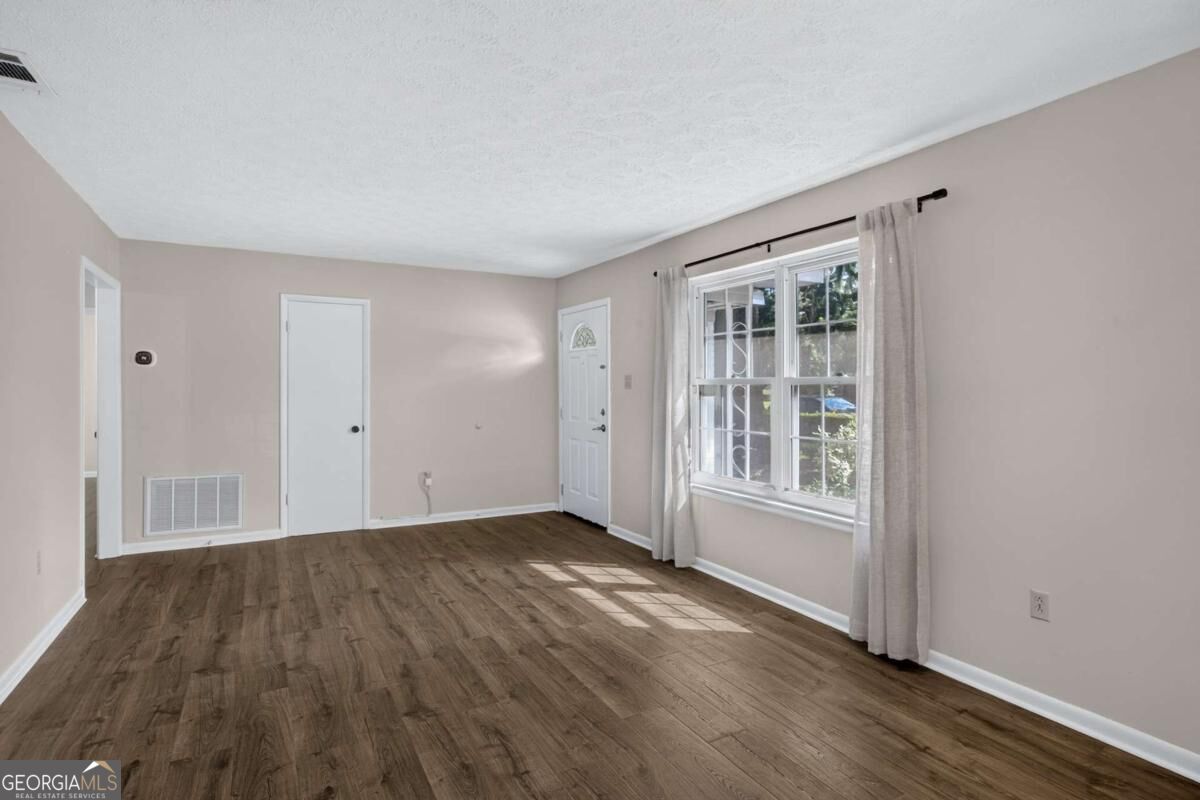 106 Greenbriar Drive Property Photo 3