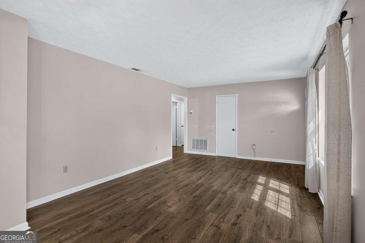 106 Greenbriar Drive Property Photo 4