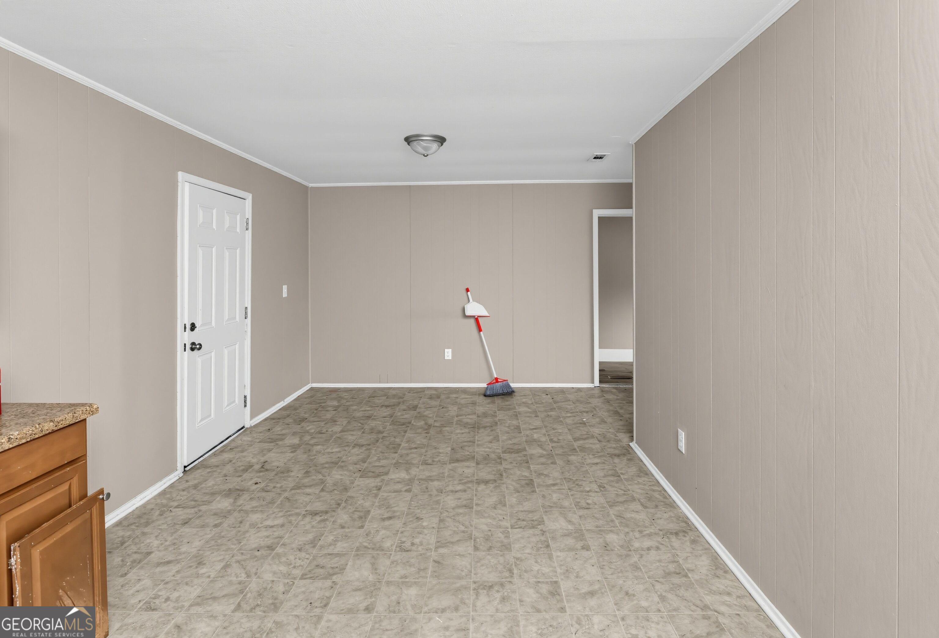 3323 Hillis Road Property Photo 11
