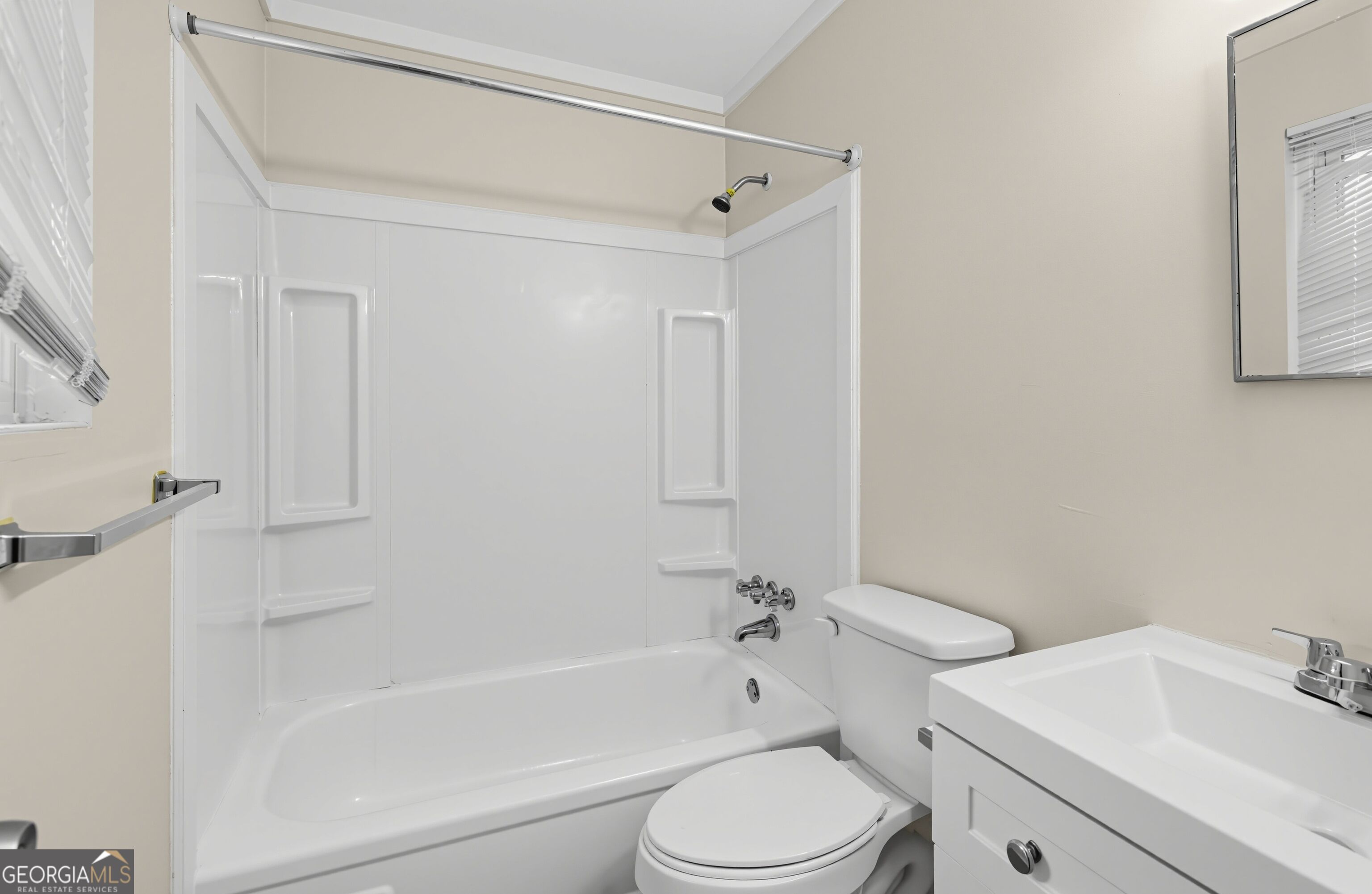 3323 Hillis Road Property Photo 17