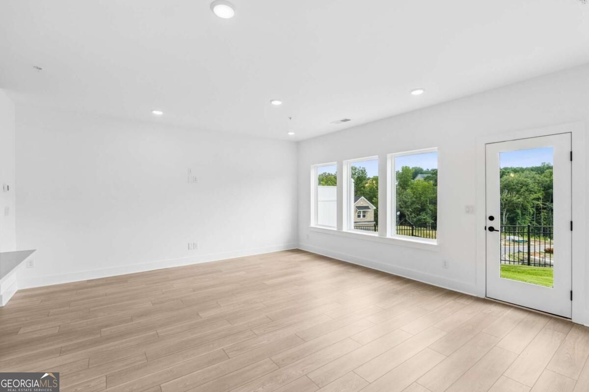222 Redbud Road Property Photo 8