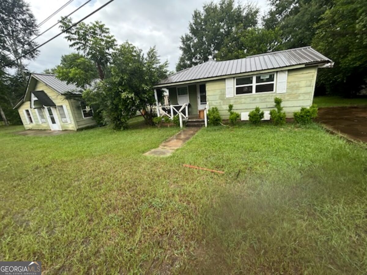 990 S Main Street Property Photo 2