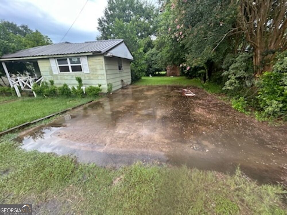 990 S Main Street Property Photo 3