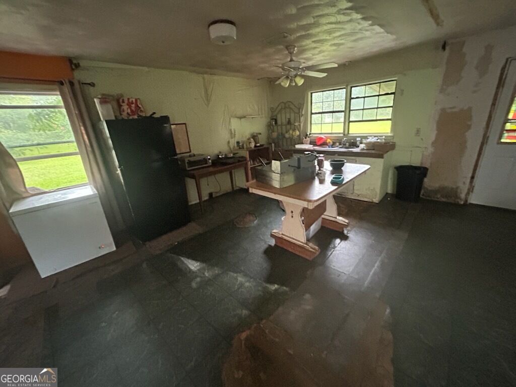 990 S Main Street Property Photo 7
