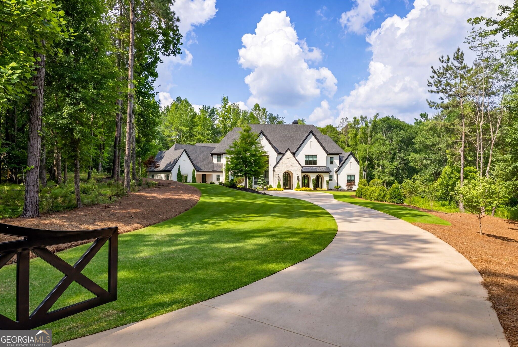 200 Deerhaven Lane Property Photo 3