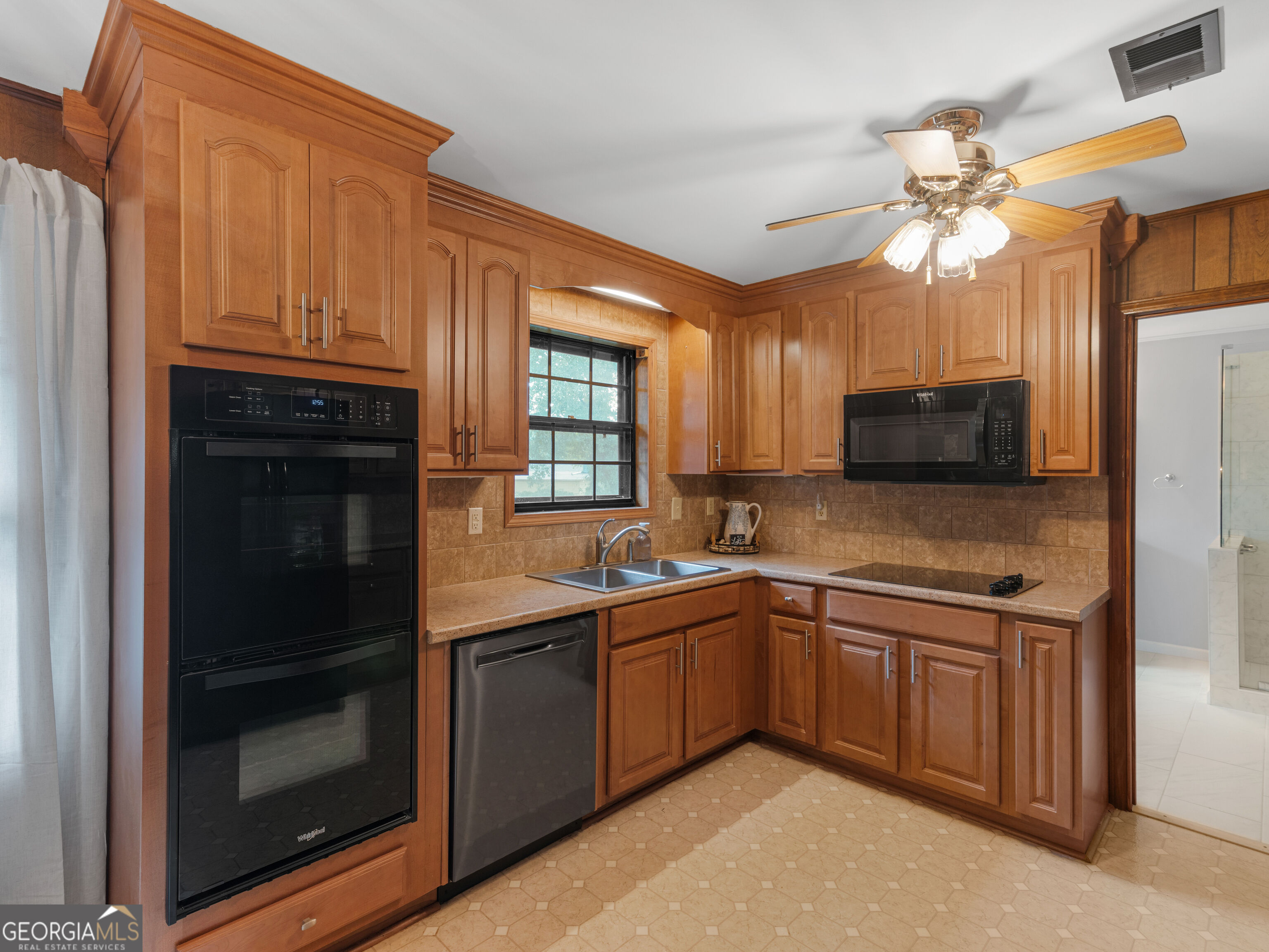 8872 Teal Court Property Photo 5