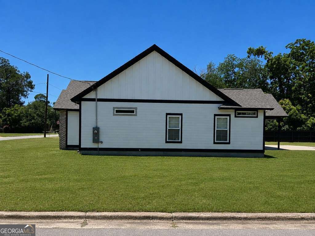 215 E Eighth Street Property Photo 4