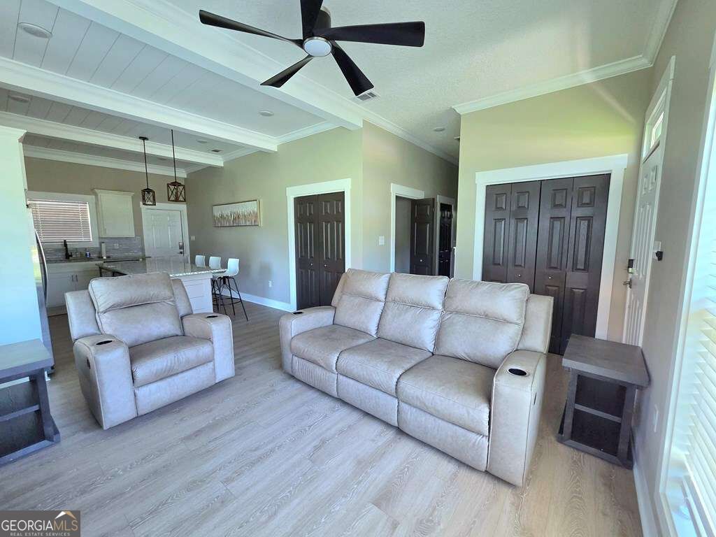 215 E Eighth Street Property Photo 6