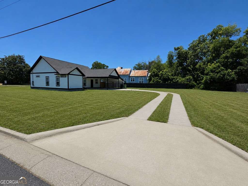 215 E Eighth Street Property Photo 33