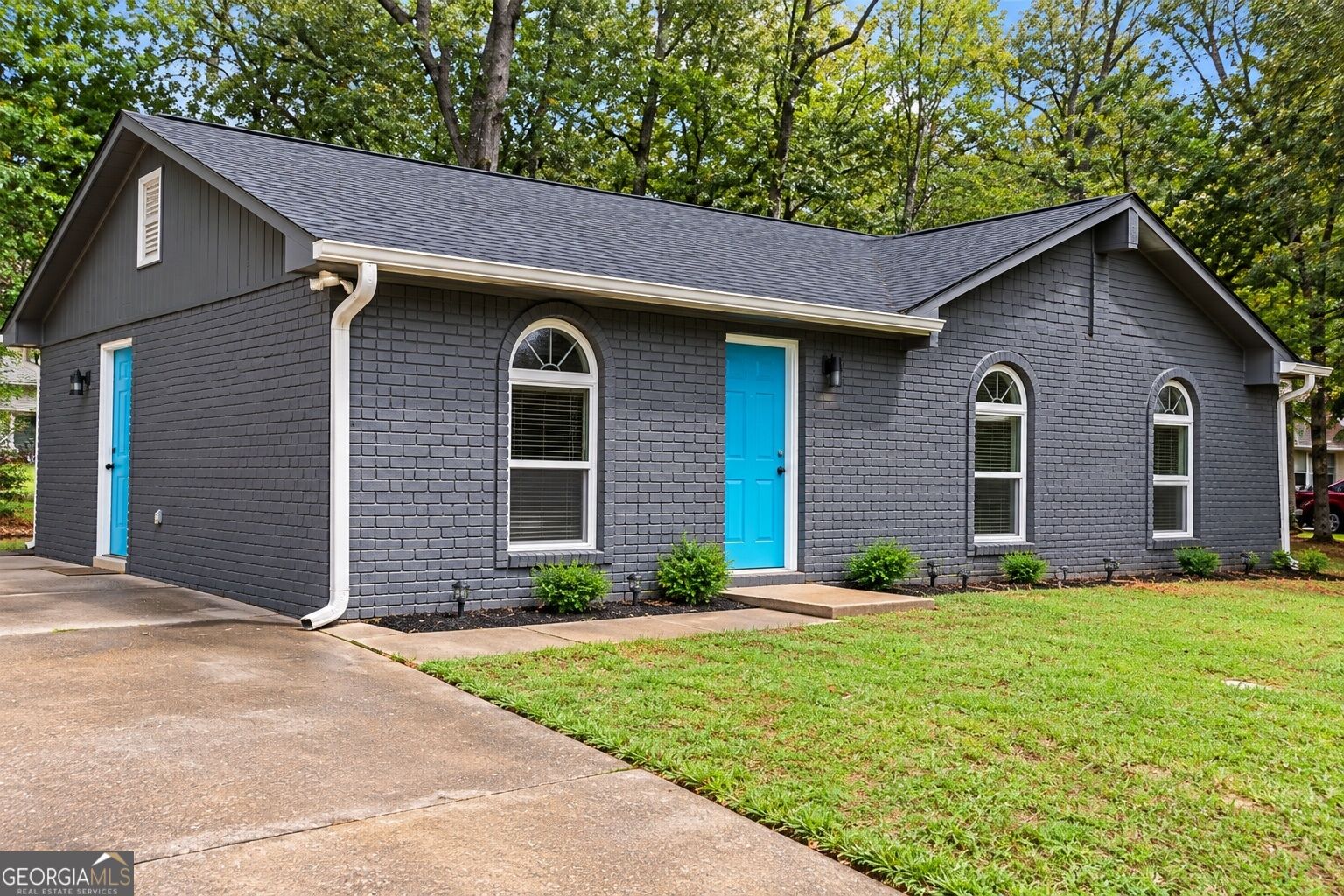 6010 Fieldcrest Drive Property Photo 2