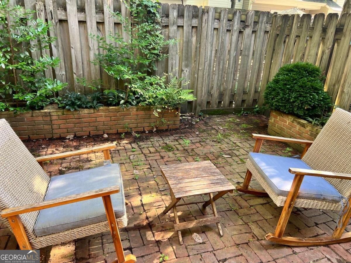 843 Heritage Square Property Photo 17