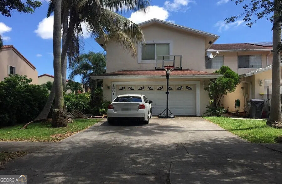 2881 N 38th Avenue