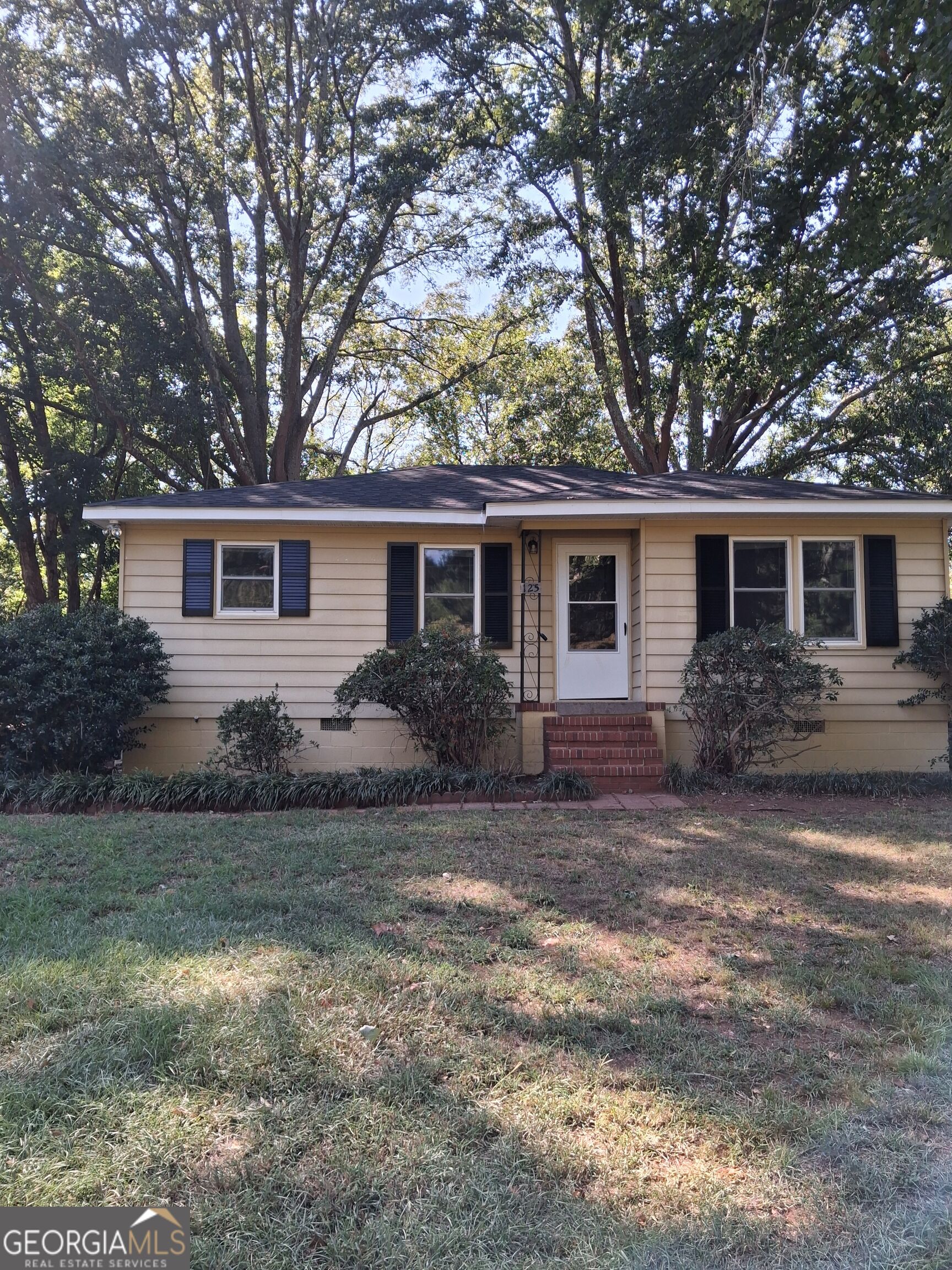 125 Lakeside Drive Property Photo 1