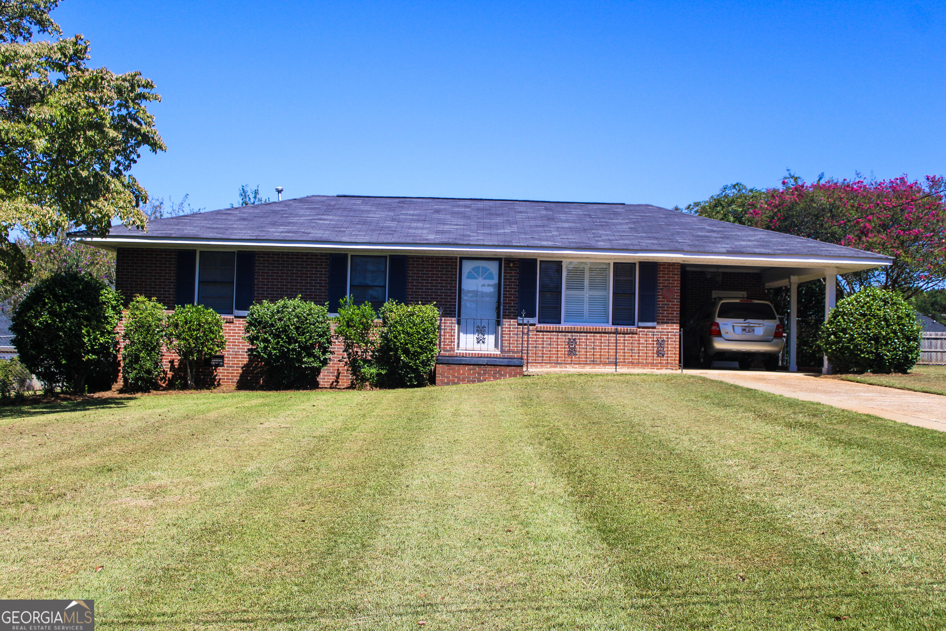 126 N Chilton Crescent Property Photo 1