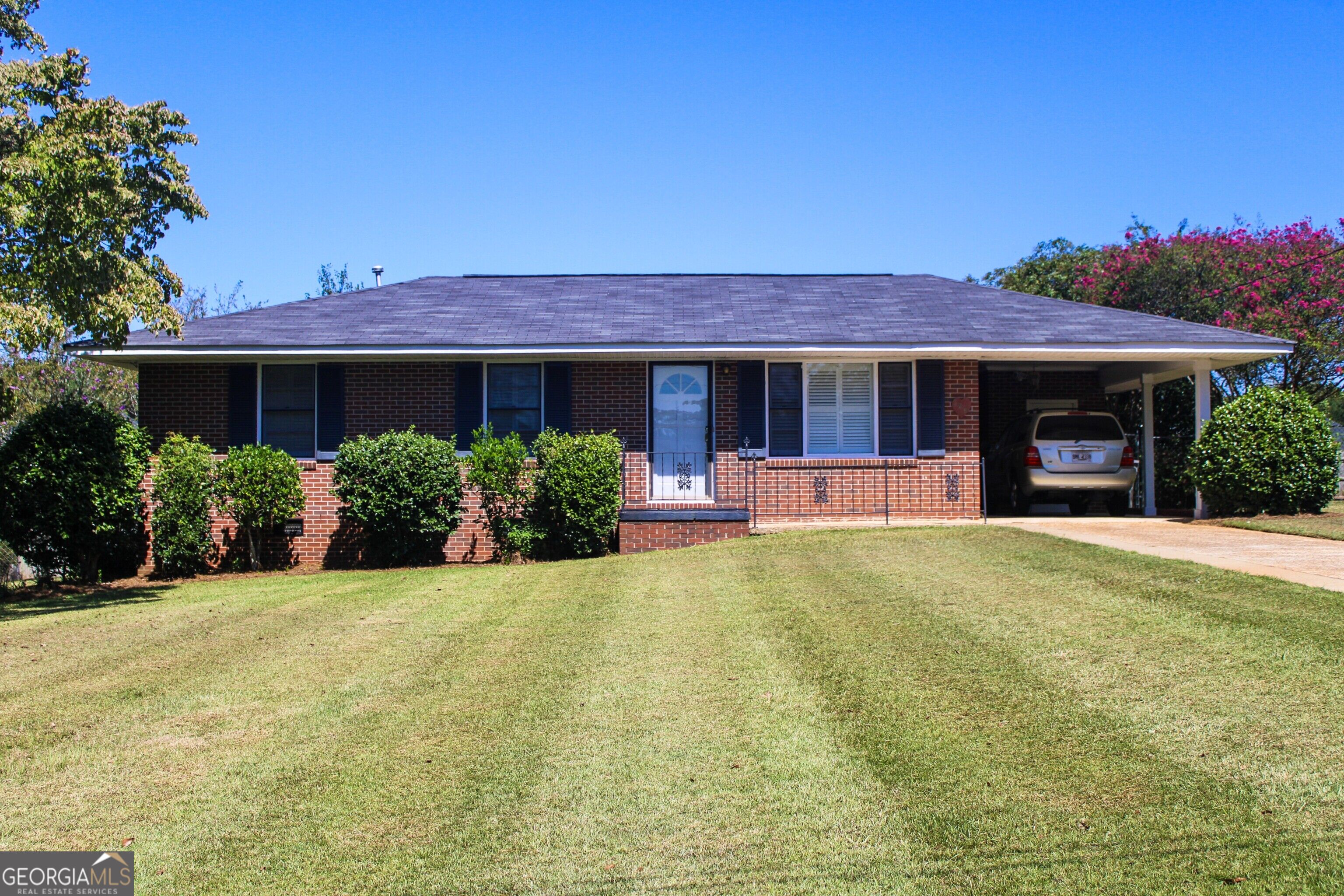 126 N Chilton Crescent Property Photo 1