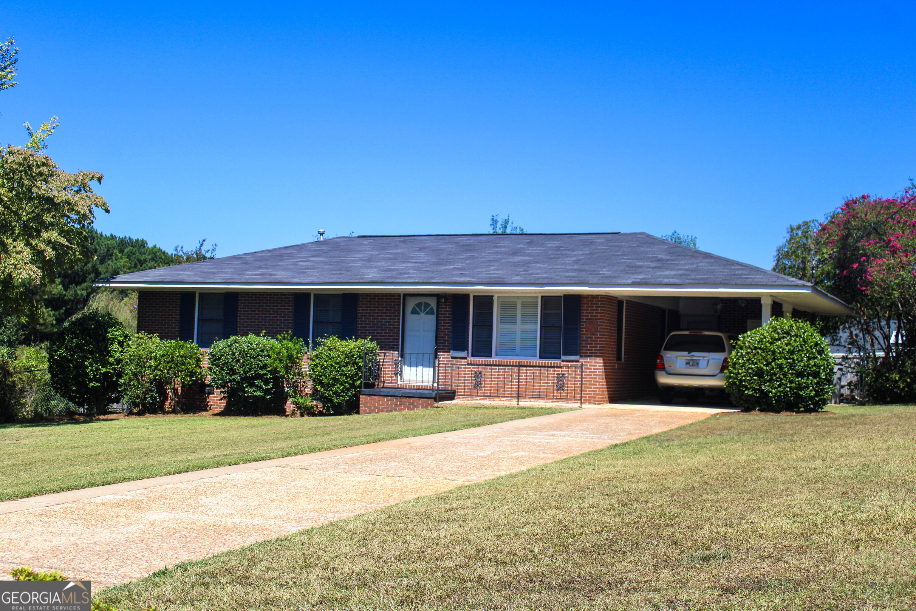 126 N Chilton Crescent Property Photo 4