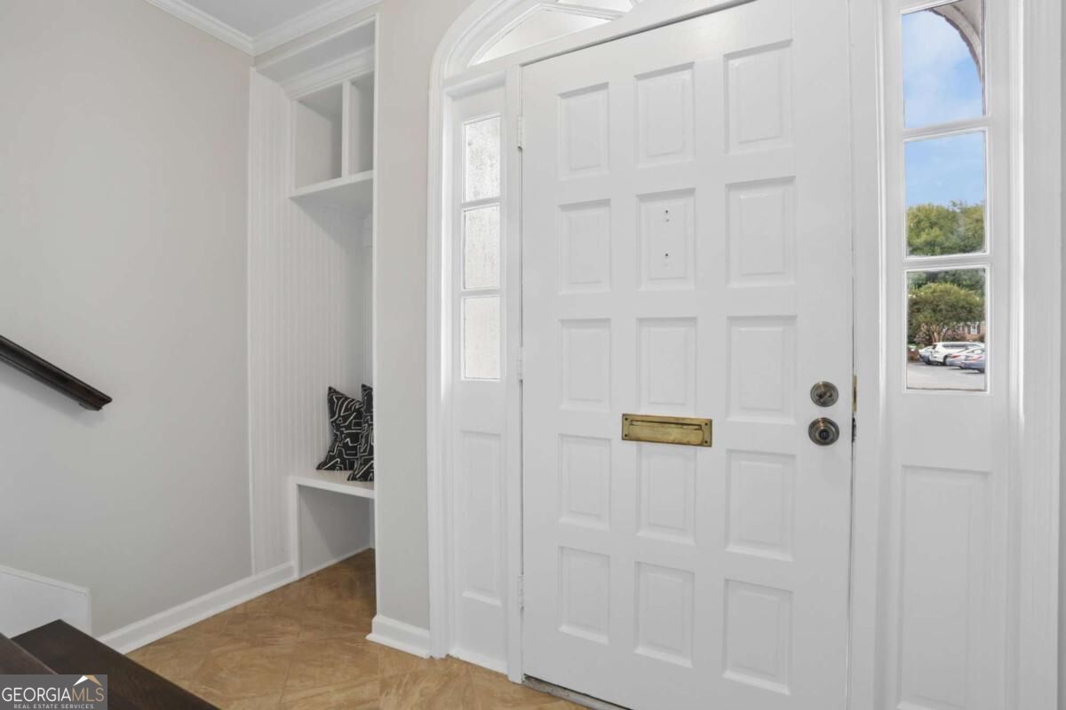 11 Scotland Place Nw Property Photo 2