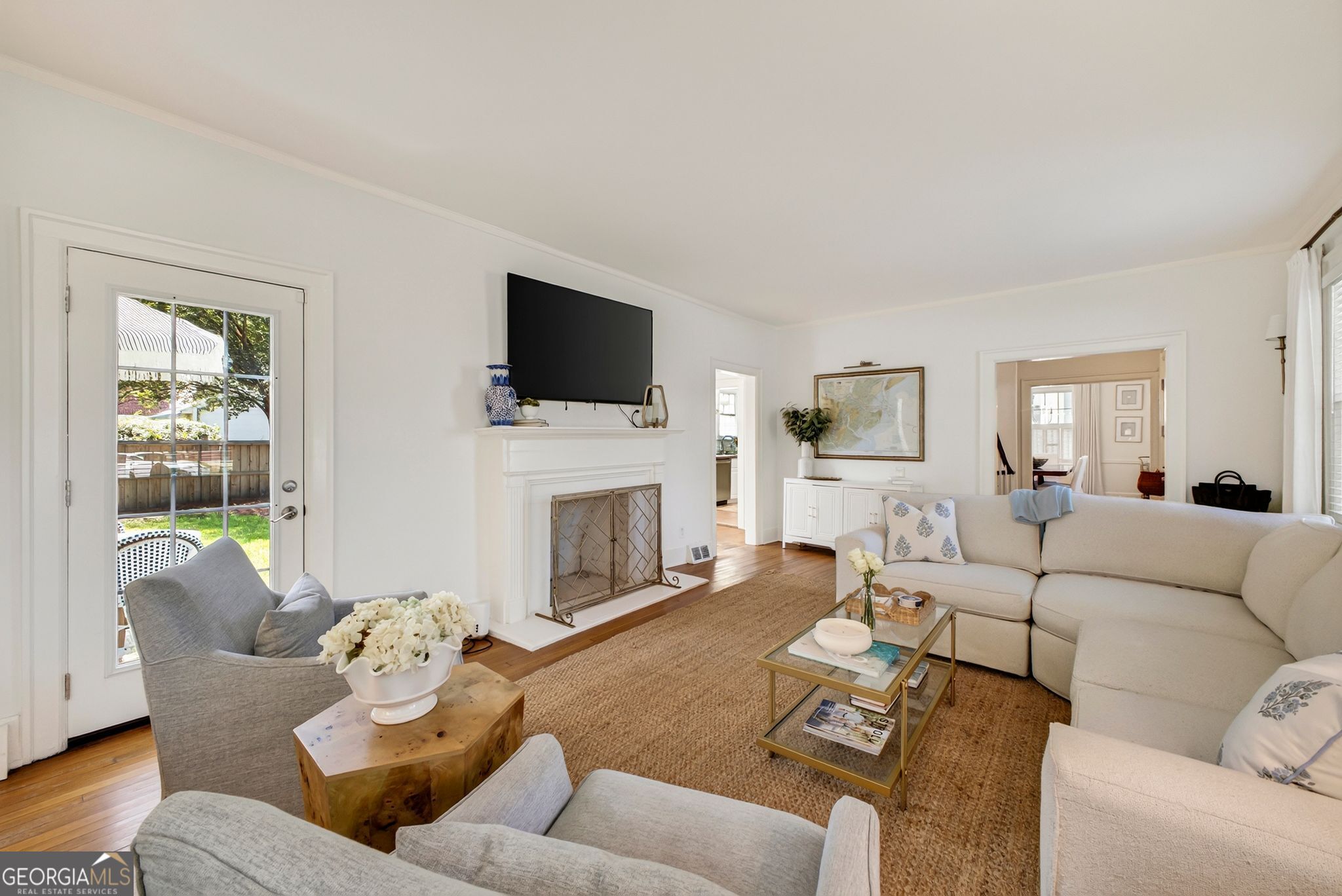437 E 53rd Street Property Photo 12