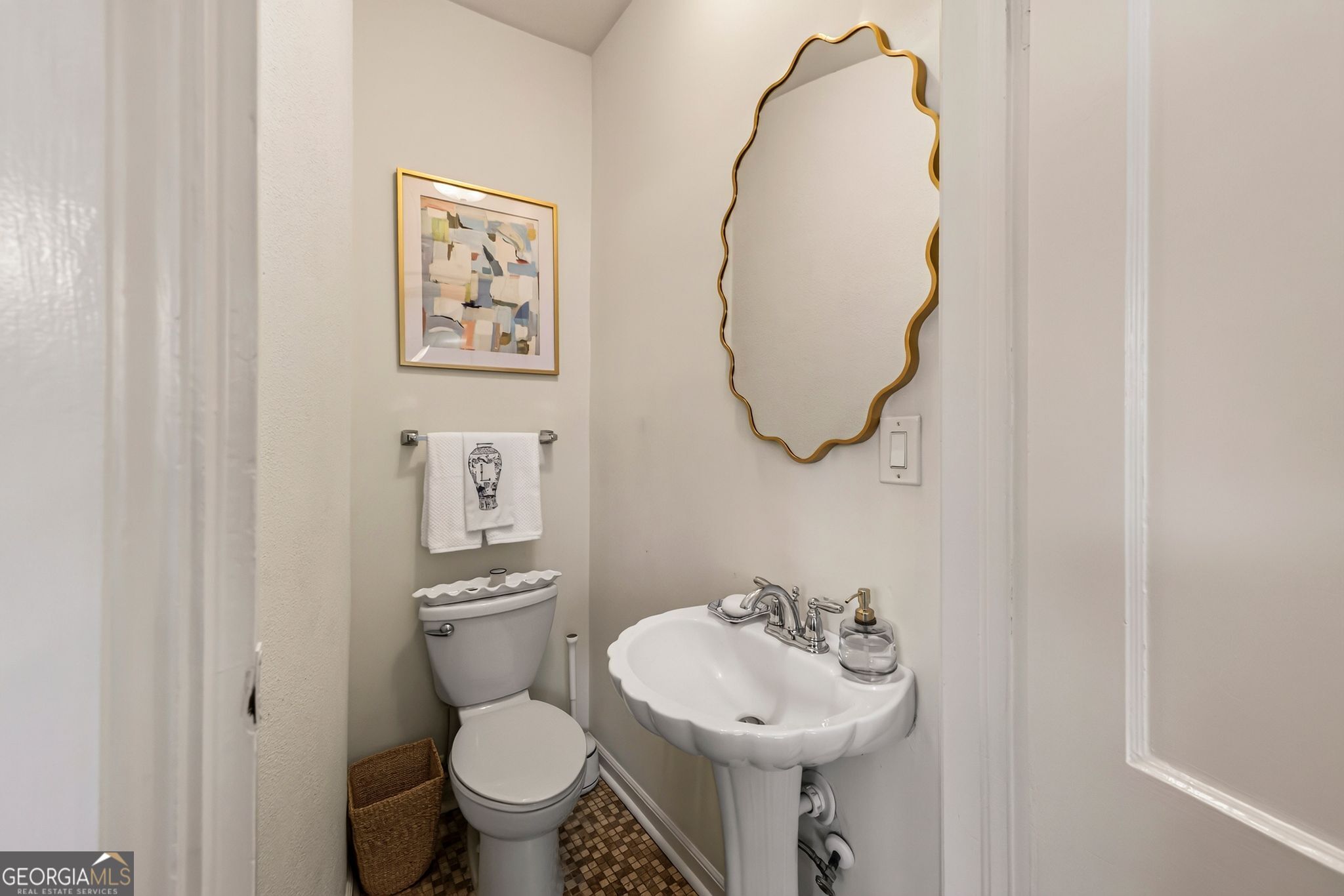 437 E 53rd Street Property Photo 22