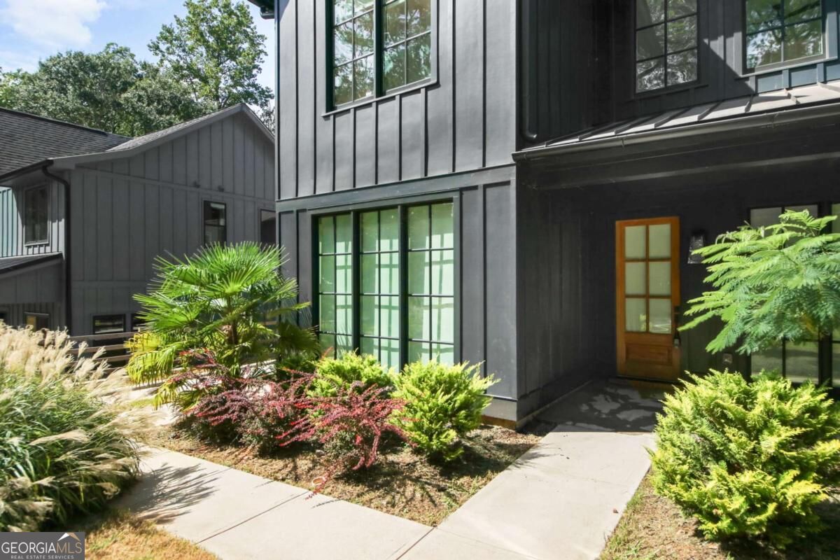 1241 Bridges Avenue Sw # A Property Photo 3