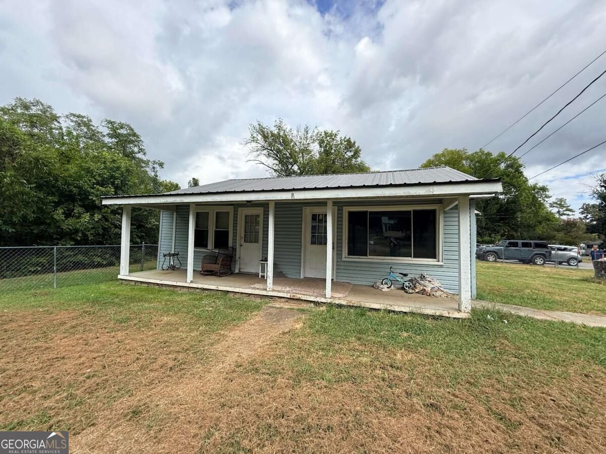 645 James Street Property Photo 1