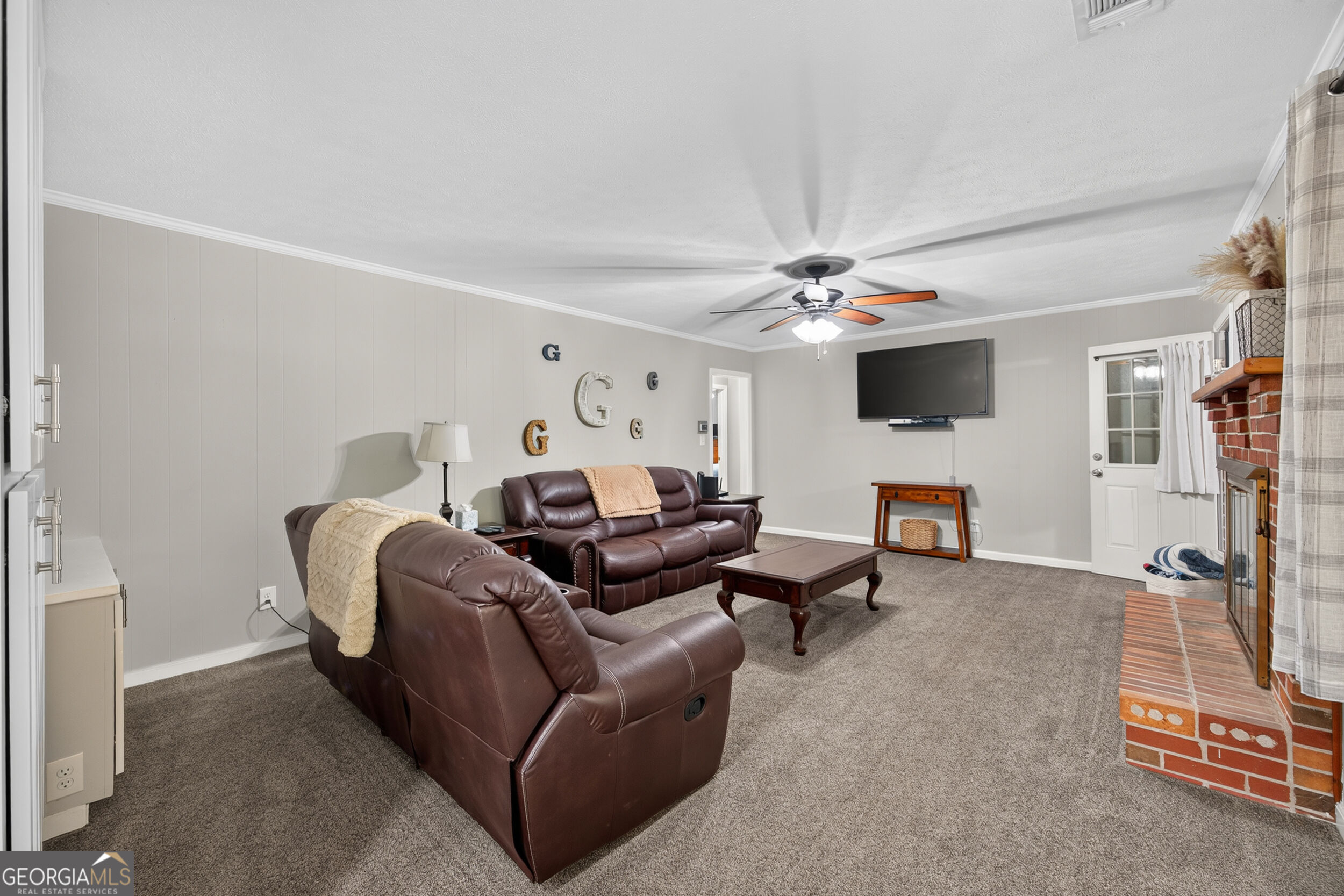104 E Oak Street Property Photo 14