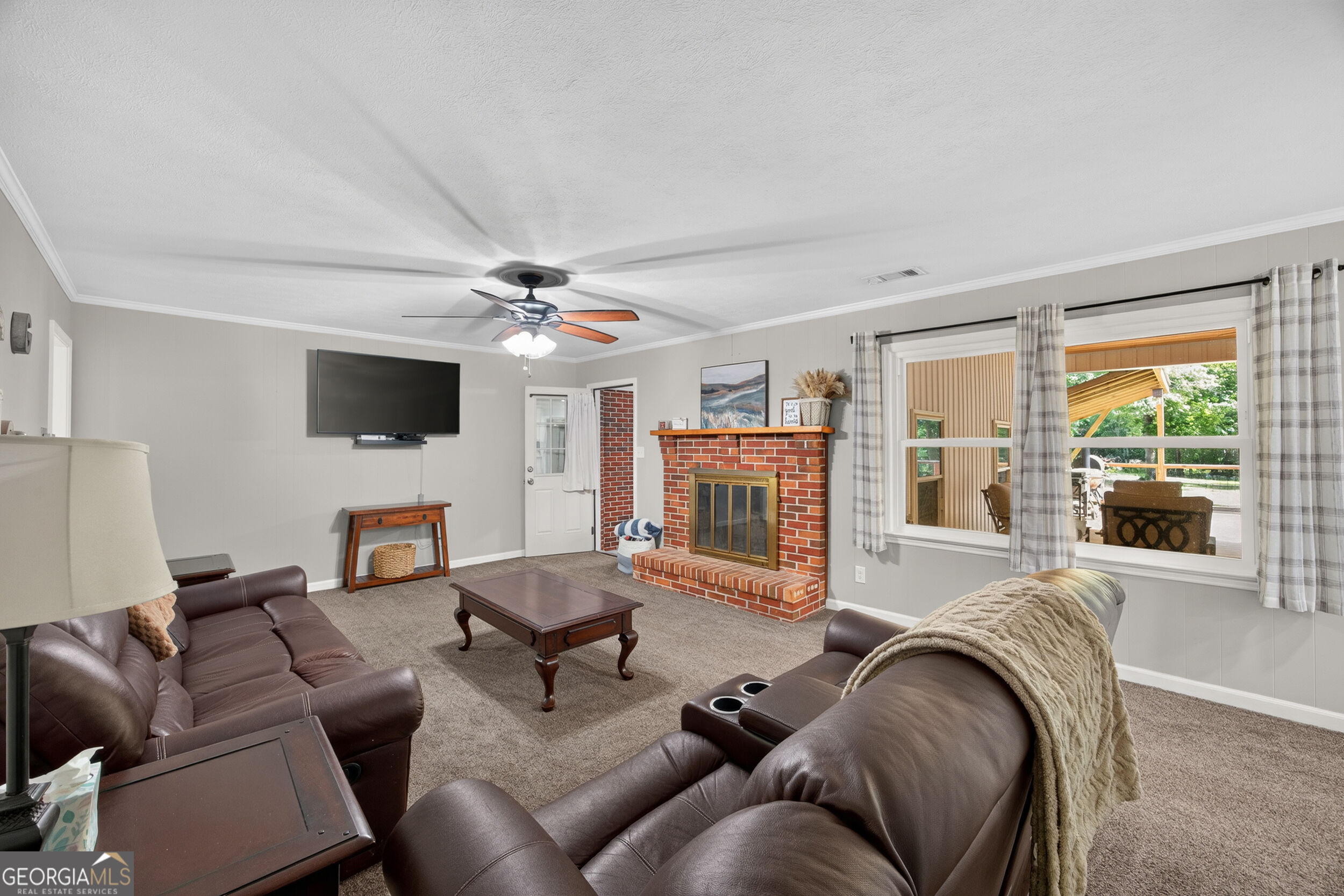 104 E Oak Street Property Photo 17