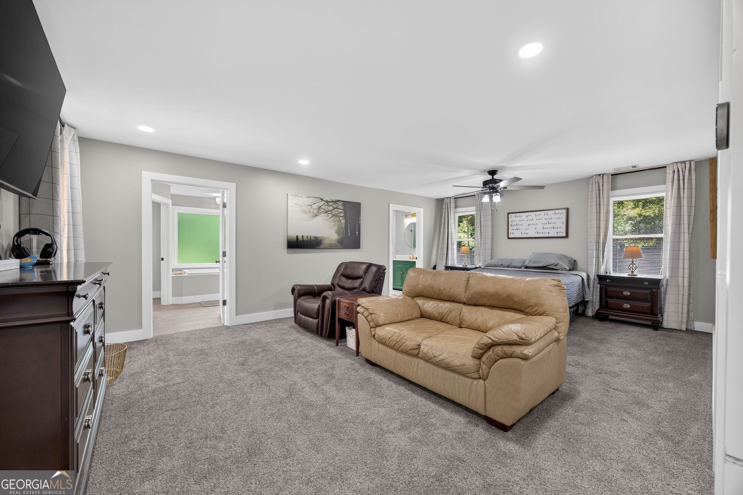 104 E Oak Street Property Photo 19
