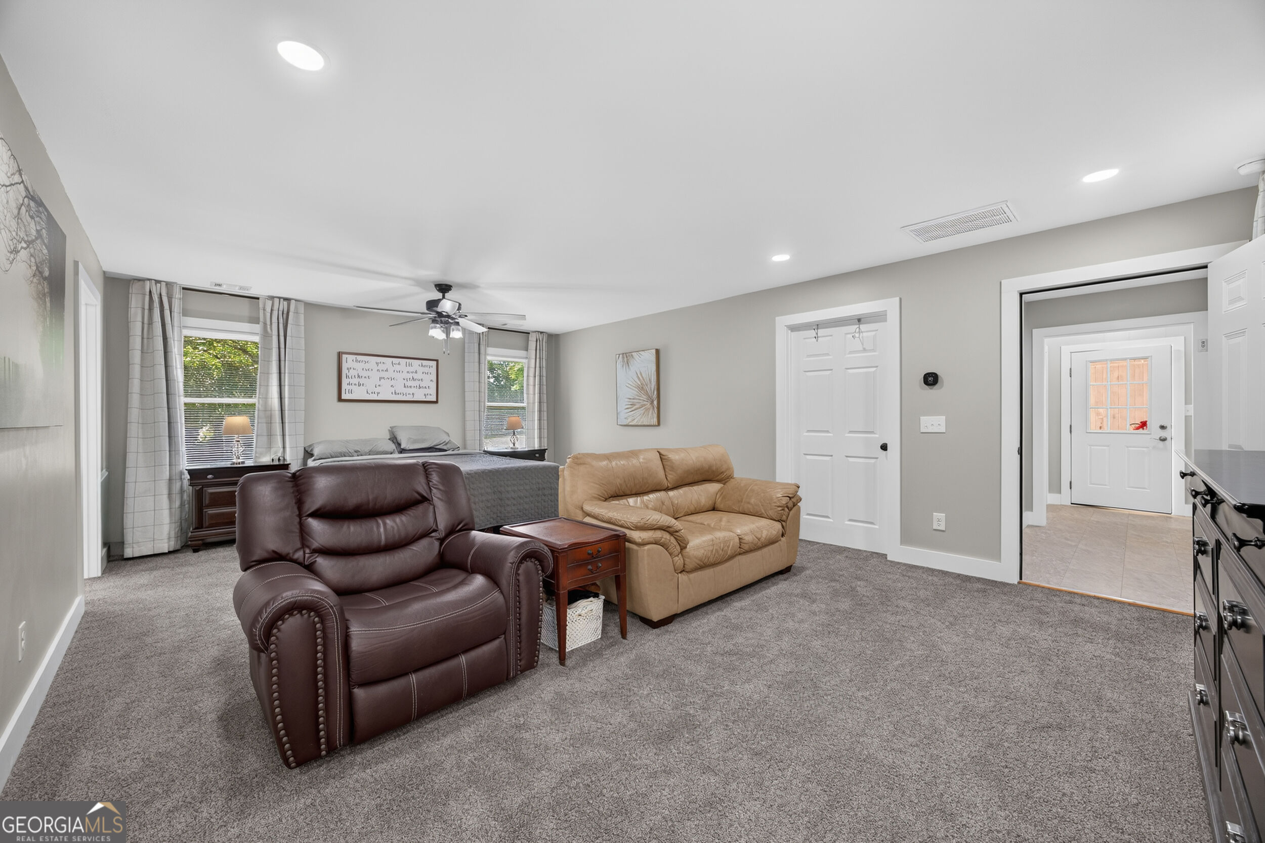 104 E Oak Street Property Photo 20