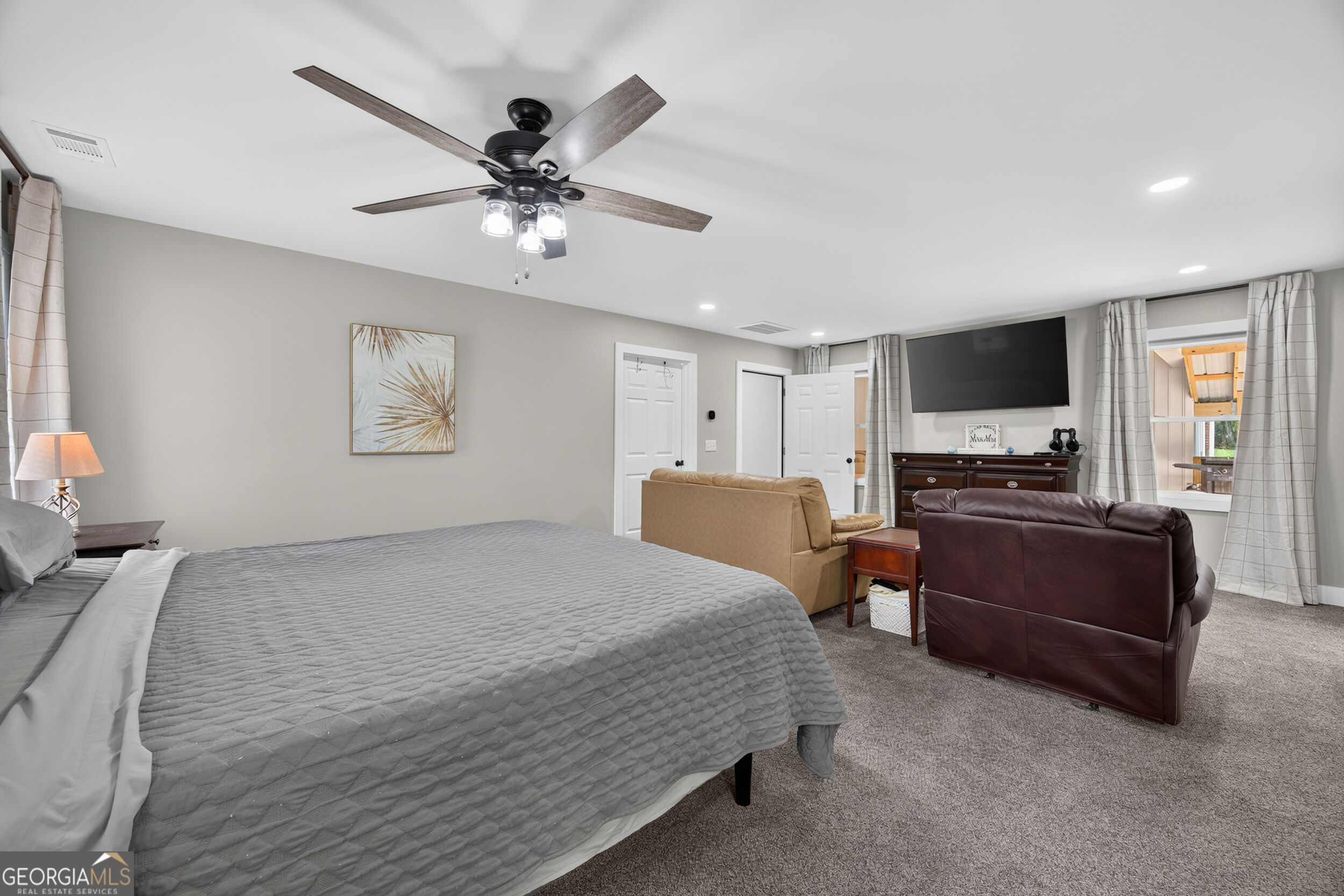 104 E Oak Street Property Photo 21