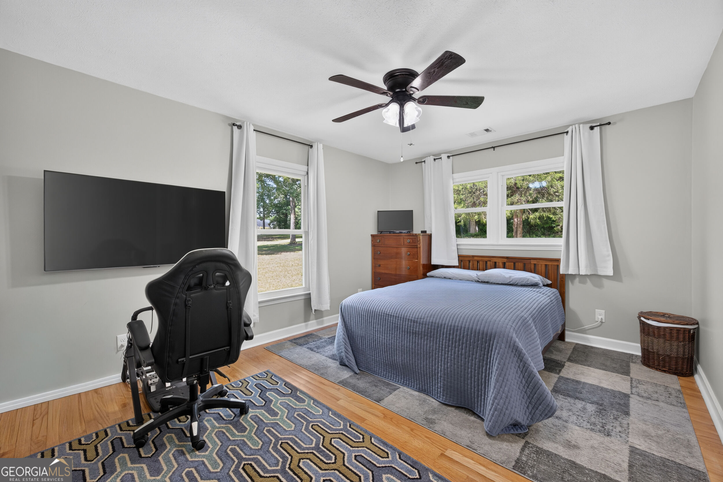 104 E Oak Street Property Photo 31