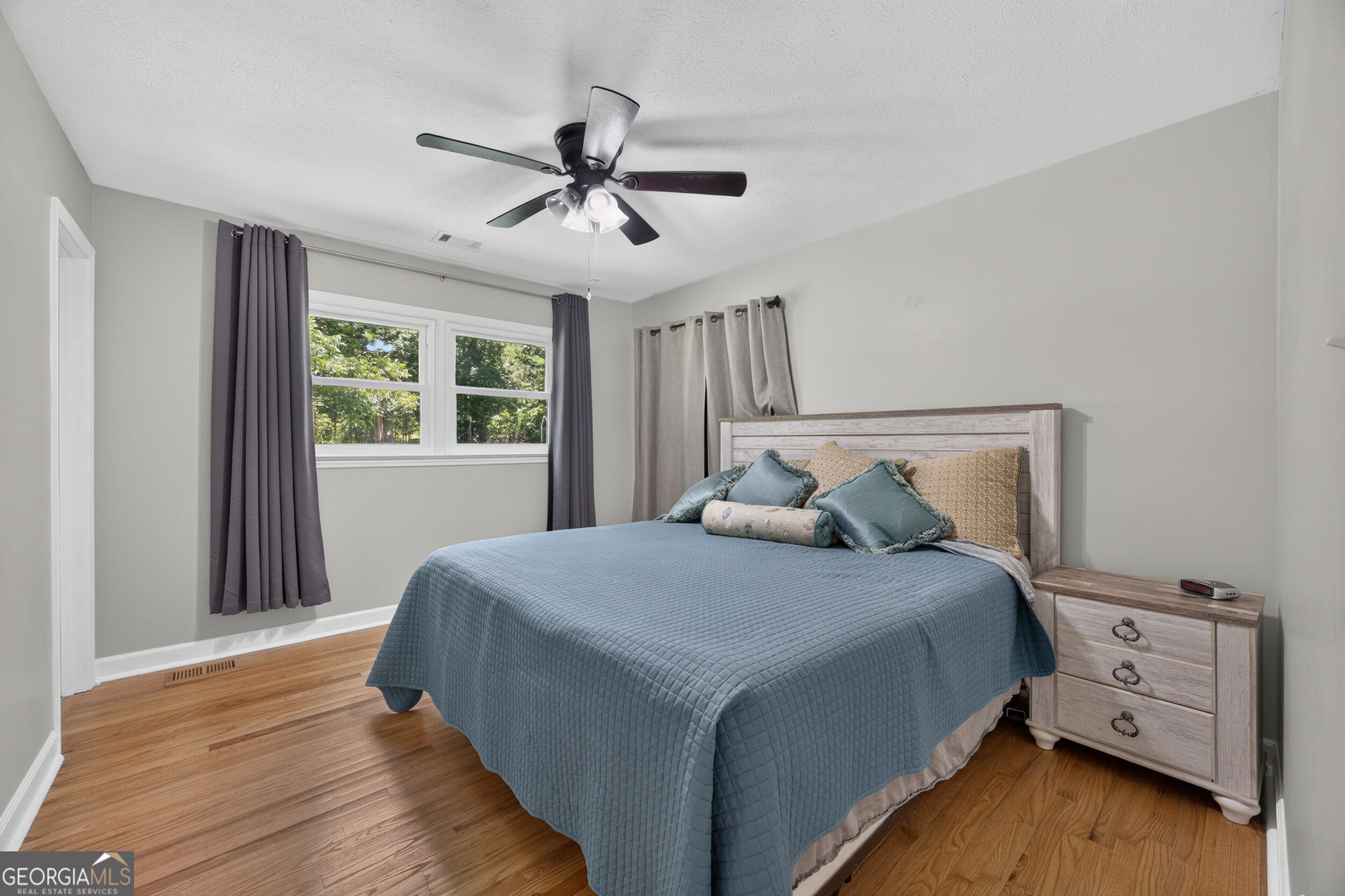 104 E Oak Street Property Photo 33